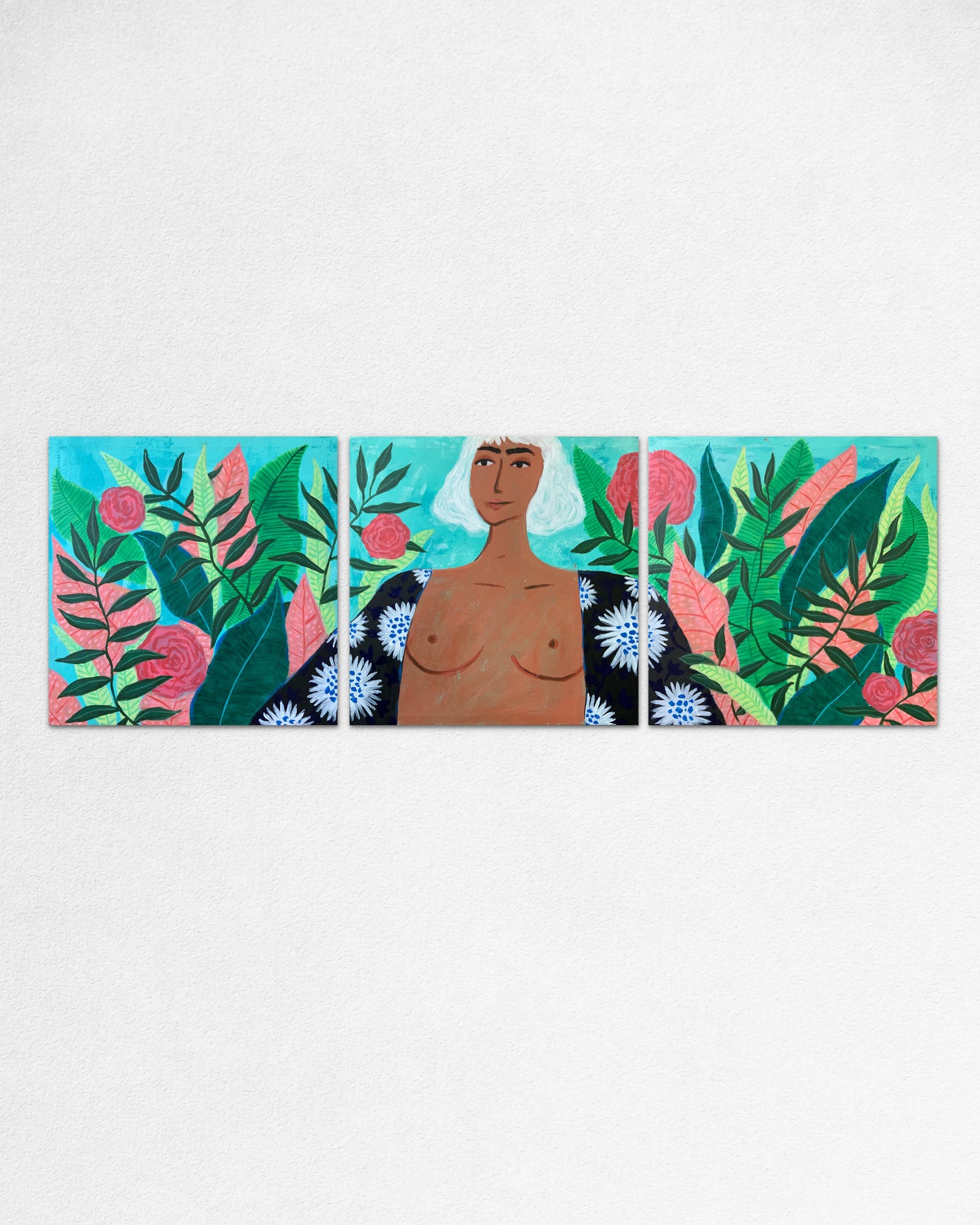 Medio desnuda en selva